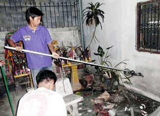 Sawang Boriboon animal experts remove the cobra from the flower garland shop.